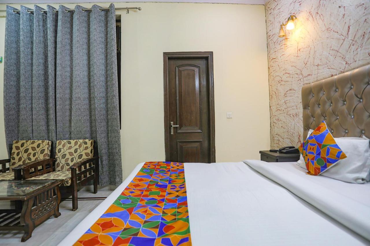 Hotel Fabexpress Hm Palace Noida Exterior foto